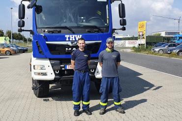 Jürgen Volk und Gruppenführer Johannes Ganzenmüller vor MzGW