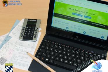 Der Landkreis Donau Ries informiert am 14. Oktober 2021 um 17 Uhr im Rahmen der bereits etablierten Fortbildungsreihe seine Ehrenamtlichen in einer Online Informationsverans taltung zum Thema „Steuerrecht im Verein“.