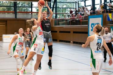 Eine erneut kämpferisch hervorragende Kapitänin Sami Hill konnte die erste Saisonniederlage ihres Teams beim Meister in Keltern nicht verhindern.