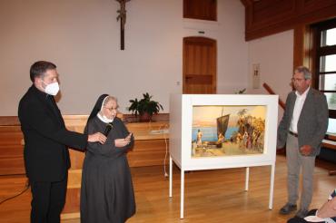 Von links nach rechts: Stadtpfarrer Benjamin Beck, Sr. M. Sigrid Ritzer und Krippenbaumeister Leonhard Rauwolf.