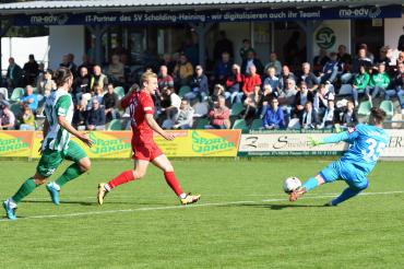 Jonas Greppmeir alleine vor Simon Busch.