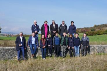 V. l. n. r. oben: G. Zwerger, Dr. M. Meißner (Dt. UNESCO-Kommission), Dr. W. Sponsel, K. Heininger, M. Seuberth V. l. n. r. unten: Bgm. W. Freihart, Landrat S. Rößle, H. Burkhardt, C. Cooper, Prof. Dr. M. Paskova (UNESCO-Evaluatorin), Dr. P. Paschos (UNESCO-Evaluator), G. Pösges, J. Lang, D. Wizinger