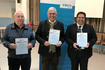 von links nach rechts: Die Geehrten Manfred Rößle (20 Jahre), ehem. Bürgermeister  Hubert Eberle (30 Jahre) und Vorsitzender Christian Hornung (20 Jahre). 
