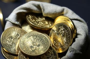 Besucher können zwischen 26.11. und 24.12. beim Bummeln durch die weihnachtlich dekorierte Innenstadt ganz nebenbei *donauwörther10er* in den Schaufenstern der teilnehmenden Geschäften zählen. 