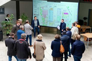 Die CSU Kreistagsfunktion besuchte die Donauwörther Berufsschule um sich ein Bild vor Ort zu machen.