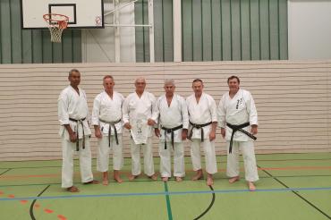 Fritz Kaumeier absolviert Karate Prüfung zum 6. DAN.