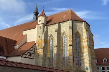 Das Bild zeigt die katholische Kirche St. Salvator in Nördlingen.