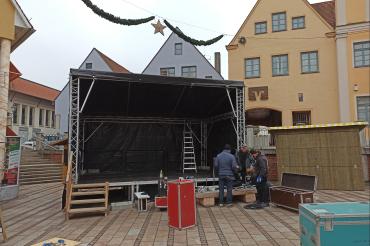 Im Aufbau befindliche Bühne