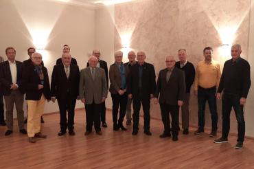 Die Jubilare mit Vertretern der Ortsvorstandschaft und Landtagsabgeordneten Wolfgang Fackler.