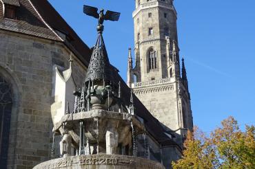 Die Gedenkfeier aus Anlass des Volkstrauertages findet vor dem Kriegerbrunnen statt.