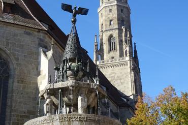 Die Gedenkfeier aus Anlass des Volkstrauertages findet vor dem Kriegerbrunnen statt.