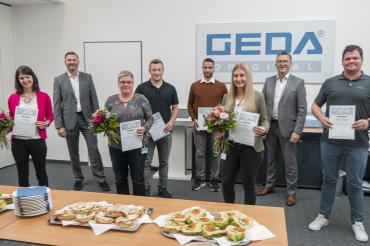 Von links: Franziska Kramer, Stefan Schweitzer (kaufmännischer Leiter), Eva Maria Gastl, Christoph Wiest, Jochen Schwab, Anna Kröpfl, Johann Sailer (geschäftsführender Gesellschafter) und Wolfgang Schafnitzel. 