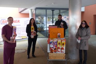 (v l.n. r.) Tobias Linder ( GKP Intensivstation), Kathrin Woratsch (Vorstand), Bernd Meyr (Pflegedienstleitung), Susanne Jaumann (Initiatorin)