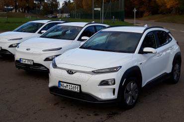 Seit einem Jahr bietet bietet die Gerstmayr Reisen Betriebs-GmbH aus Amerdingen Krankenhaustransporte mit einem ihrer drei E-Autos an. 