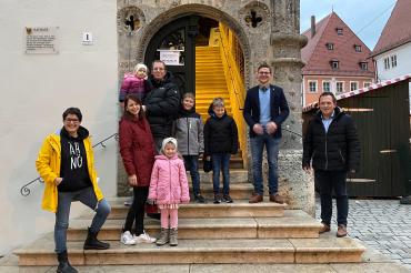 Susanne Vierkorn (Stadtmarketingverein), Familie Emde, Oberbürgermeister David Wittner, Daniel Wizinger (Tourist-Information).