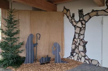 Eine Weihnachtskrippe lädt zum Verweilen im Blossenauer Kräuterhäusl ein.