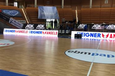 Elektronische Bande in Sporthalle
