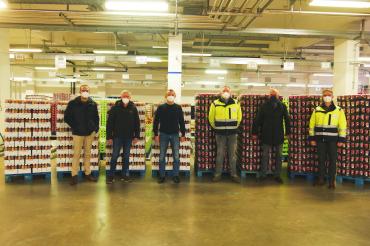 Verpackung der Sachspenden in Bissingen – Von links nach rechts: Stefan Gumpp, Josef Gerstl, Clemens Körber, Jörg Rutzenhöfer, Heiner Gropper, Oliver Nikles