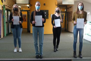 Die Preisträgerinnen der Hans-Leipelt-Schule von links: Franziska Gump (Kühlenthal), Veronika Ivos (Donauwörth), Hannah Birkmair (Thierhaupten-Neukirchen), Emma Riemensperger (Meitingen)