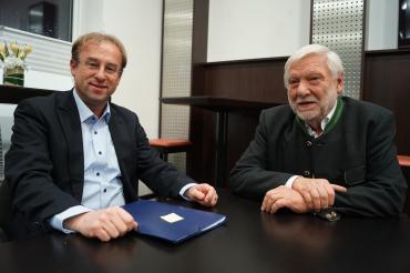 Gute Gespräche haben MdL Wolfgang Fackler (links) und Dr. Jakob Berger in den vergangenen Wochen geführt. Mit Erfolg: Der Hausarzt wird eine Praxis in Wemding eröffnen. 