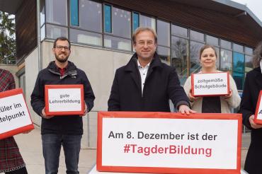 MdL Wolfgang Fackler (Mitte) tauschte sich mit dem Arbeitskreis Schule Donau-Ries über die zentralen Bausteine erfolgreicher Bildung aus. Unser Foto zeigt den Abgeordneten mit (von links) Maximiliane Böckh, Michael Vellinger, Veronika Stolz und Alexandra Waschner-Probst.