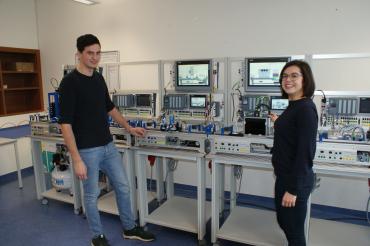 An der Produktionsanlage 4.0 lässt sich anwenden, was im Fach „Digitale Transformation“ gelehrt wird.