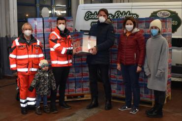 v.l.: Volker Geßner und Ulrich Kraus, Johanniter-Unfall-Hilfe e.V., Joachim Schoser, Claudia Sorré und Linda van Malland, Kiwanis Club Donauwörth.