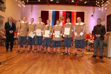 Von links: Peter Schiele, Simon Schröter, David Kuhberger, Philipp Rothgang, Jonas Heinrich, Martin Ruf, Pascal Beck, Oliver Körner und Oberbürgermeister David Wittner.