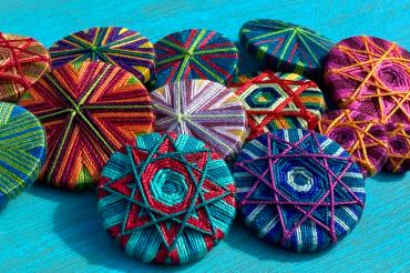 Das Bild zeigt Knöpfe aus der Sonderausstellung des MKLR