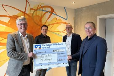 Das Bild zeigt von links: Werner Rauch (Geschäftsführer Maler Rauch), Stephan Wenzel (Prokurist Maler Rauch), Peter Jaumann (Geschäftsführer Maler Rauch) und Günter Schwendner (Geschäftsführer Lebenshilfe Donau-Ries e.V.)