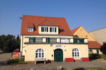 Das Bild zeigt das Haus der Jugend, Lerchenstraße 1