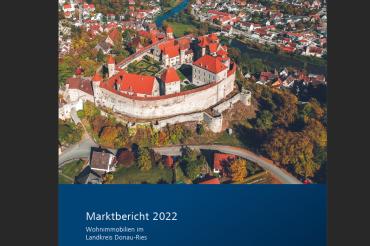 Das Bild zeigt das Cover des Marktberichtes Donau-Ries 2022