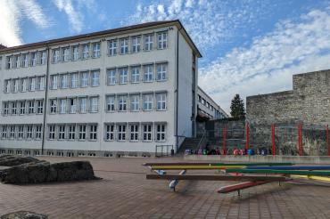 Das Bild zeigt die Mangoldschule Donauwörth