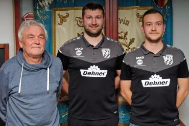 Das Bild zeigt von links: Der bisherige Abteilungsleiter Alexander Schroder, Niko Schröttle und Michael Haid, die gemeinsam zukünftig die Fußballabteilung leiten.