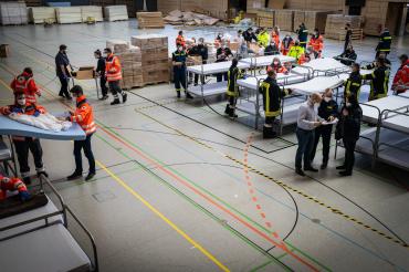 Bild zeigt Notunterkunft in Stauferhalle.