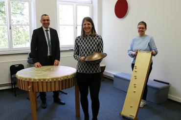 Zu sehen sind Elisabeth Vogel, Julia Rabel und Bernd Mielich.