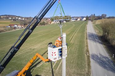 Bild der Montage eines Nistkorbes.