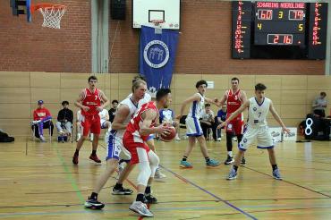 Das Bild zeigt ein Basektballspiel.