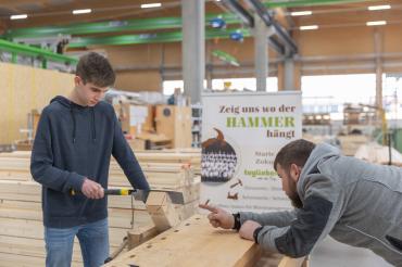 Ausschnitt einer Betriebserkundung bei Taglieber Holzbau. 