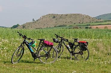 Das Bild zeigt Fahrräder.