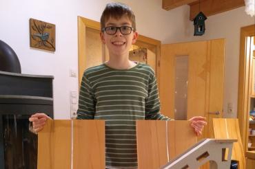 Sebastian Öhl, Gymnasiast in Donauwörth, mit seinem Modell "High Heel".