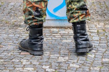 Das Bild zeigt einen Bundeswehrsoldaten.