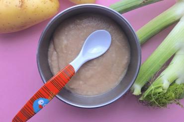 Das Bild zeigt eine Schüssel voller Babybrei.