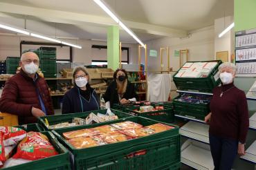 Das Bild zeigt Ehrenamtliche des CaDW