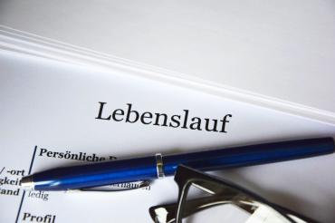 Das Bild zeigt einen Lebenslauf.