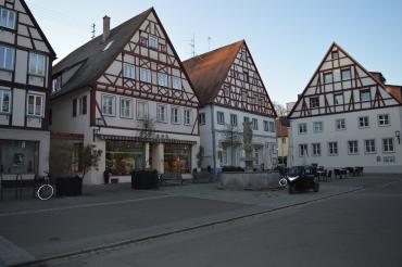 Das Bild zeigt Häuser in der Altstadt Oettingen.