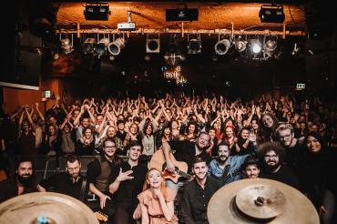 John Garner Abschlussbild Kantine Augsburg 