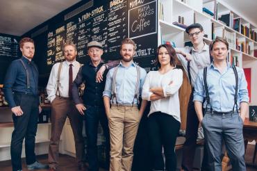 Das Bild zeigt die Band Mama Makes Coffee