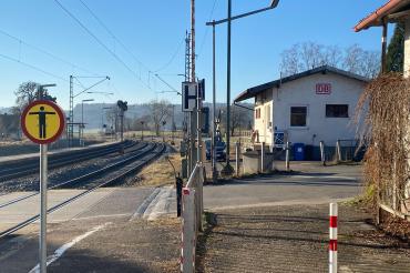 Das Bild zeigt den Bahnhof in Wörnitzstein.