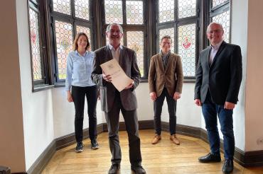 .l.: Martina Schwarzer (Kaufmännischer Leiterin Stadtwerke), Martin Bickelein, Oberbürgermeister David Wittner, Bernhard Kugler (Werkleiter Stadtwerke). 